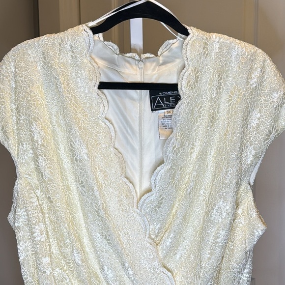 Alex evenings, ivory lace, formal faux wrap plus size top 3X NWT - Picture 3 of 13